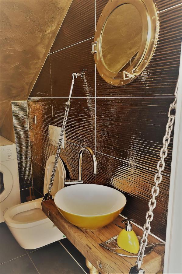 Marinovi Dvori Apartman Slatine Kültér fotó