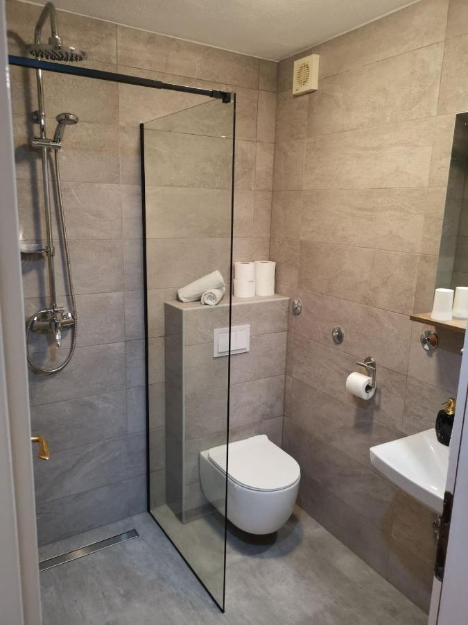 Marinovi Dvori Apartman Slatine Kültér fotó