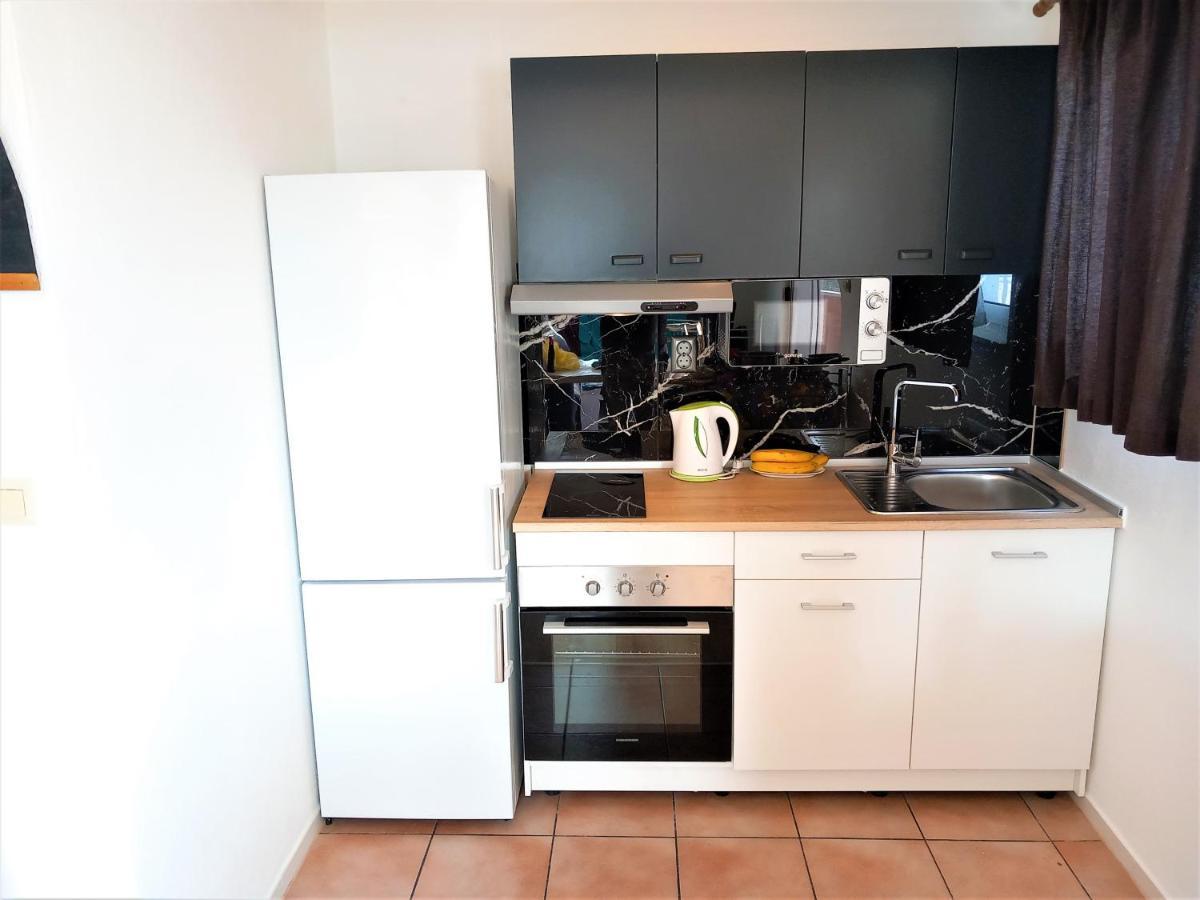 Marinovi Dvori Apartman Slatine Kültér fotó
