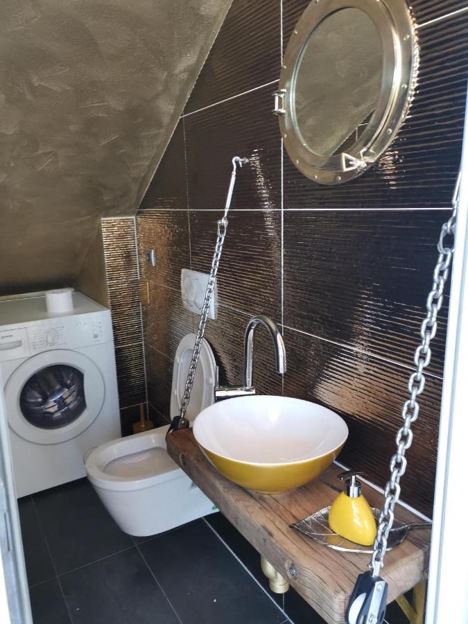 Marinovi Dvori Apartman Slatine Kültér fotó
