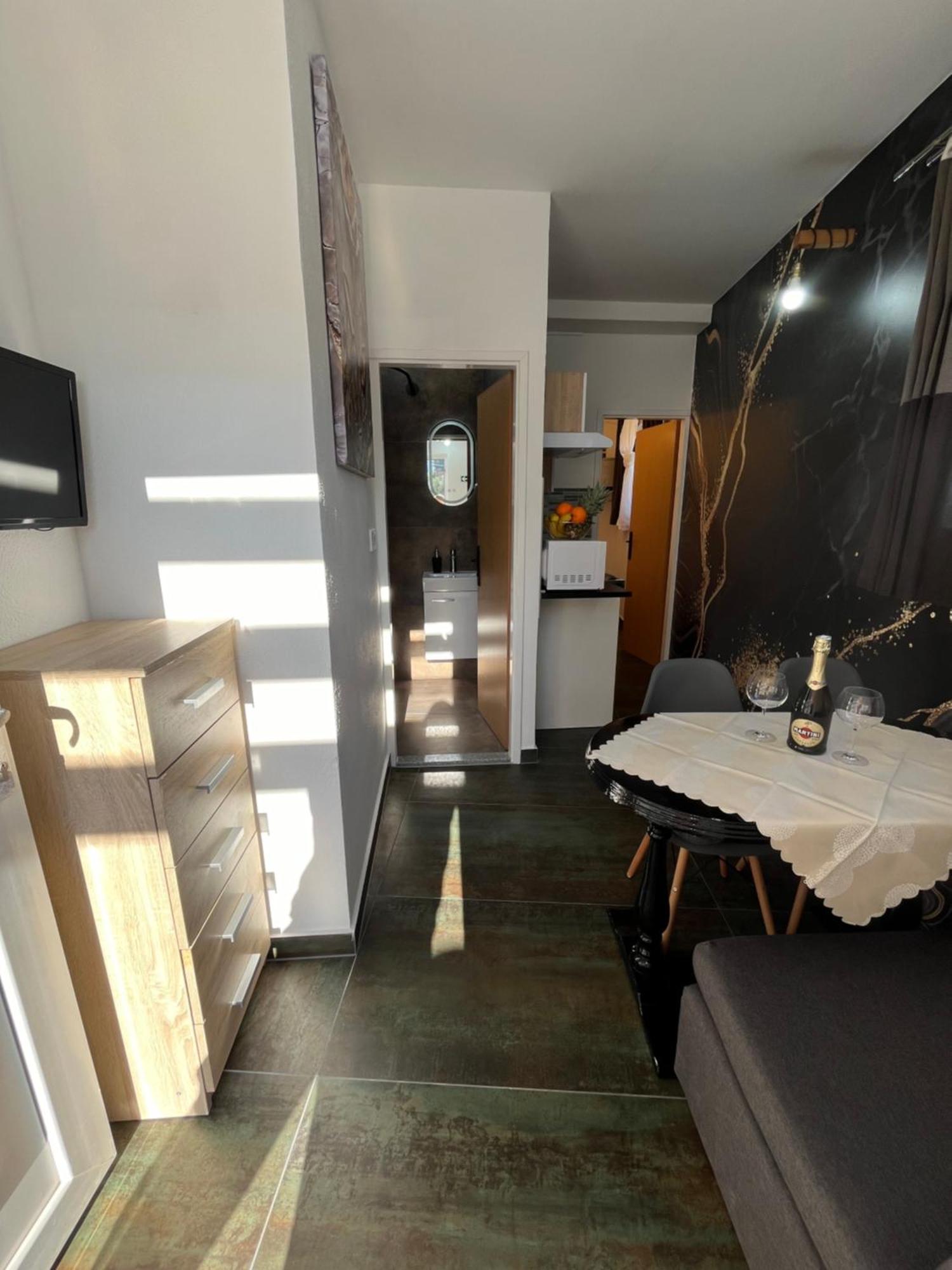 Marinovi Dvori Apartman Slatine Kültér fotó