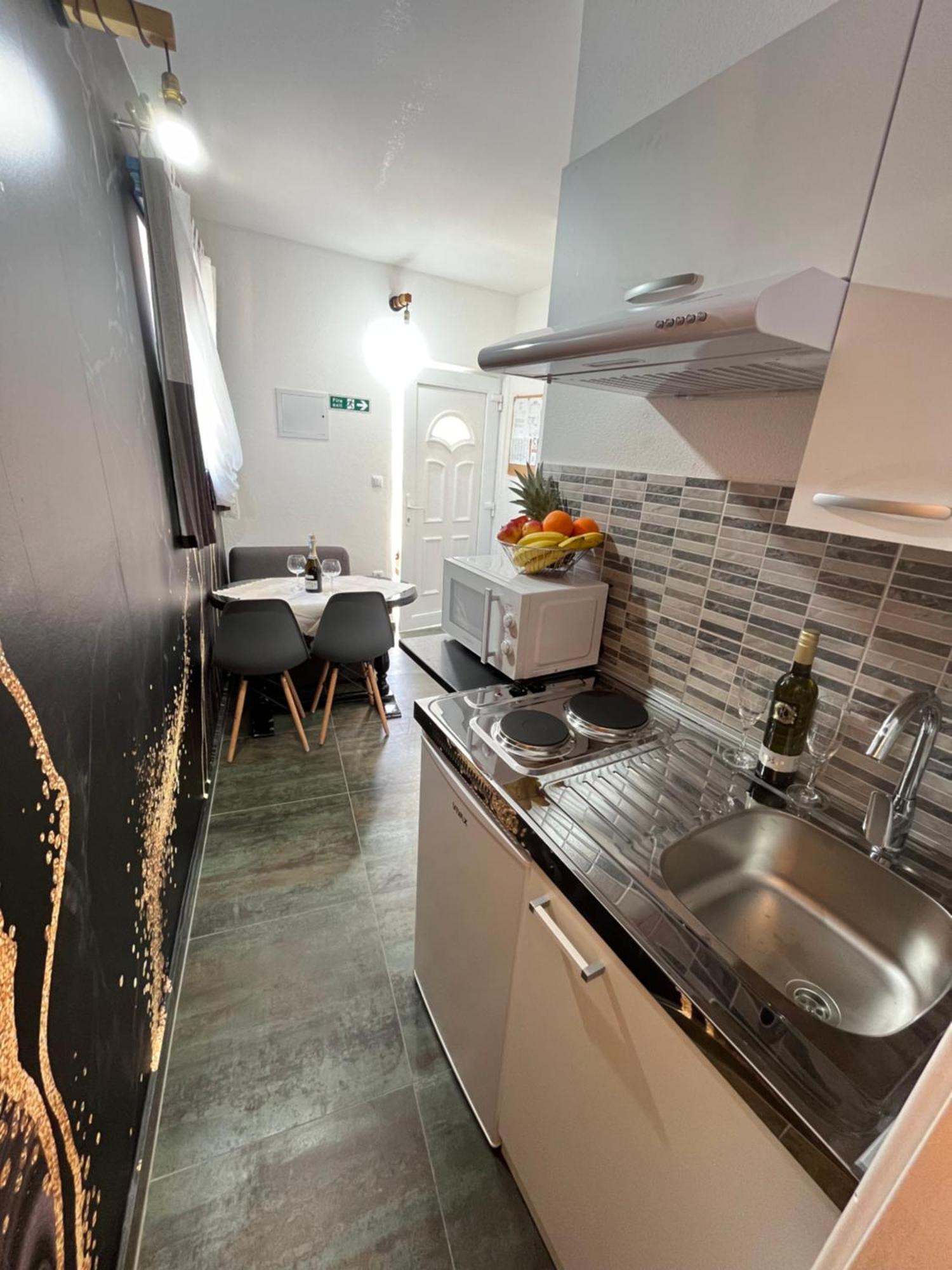 Marinovi Dvori Apartman Slatine Kültér fotó